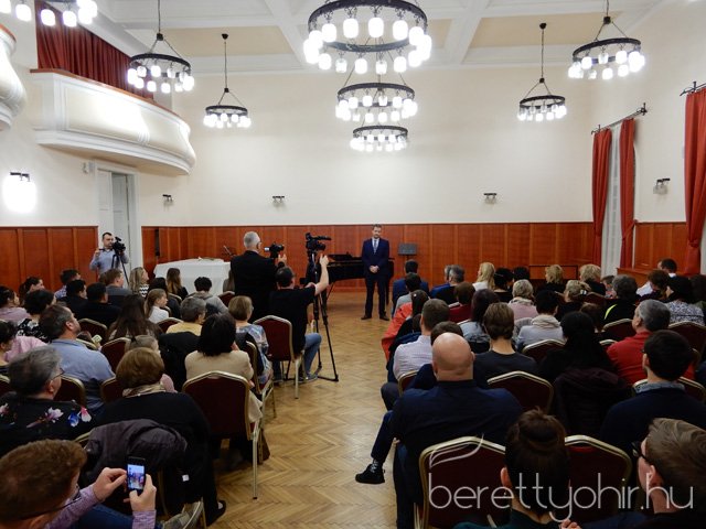 A zeneiskola volt növendékei koncerteztek 02